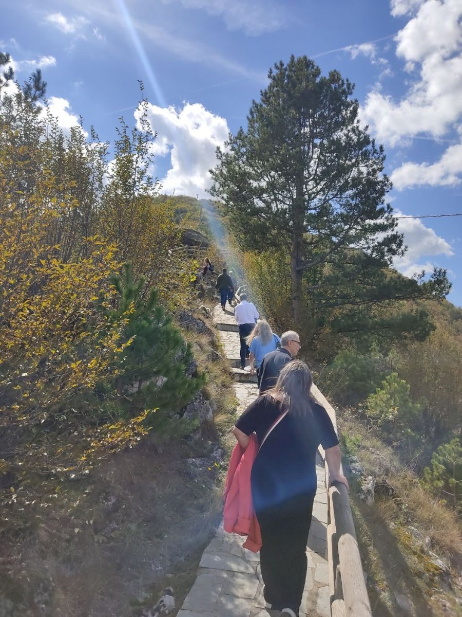 Ανεβαίνοντας προς την είσοδο του οχυρού Λίσσε