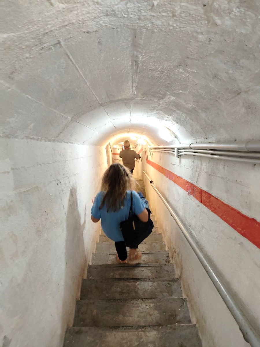 Κάθοδος προς τους υπόγειους χώρους του οχυρού Λίσσε